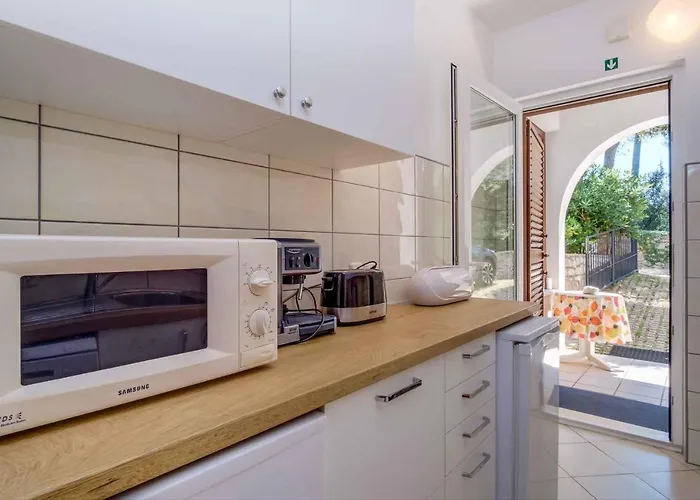 In 14834 * Mali Lošinj